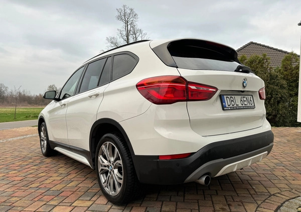 BMW X1 cena 99900 przebieg: 135600, rok produkcji 2018 z Bolesławiec małe 562